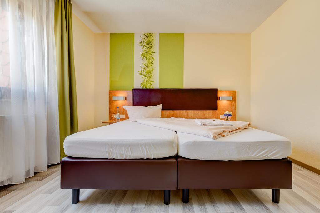 Landhotel Kueffner Pfedelbach Buitenkant foto