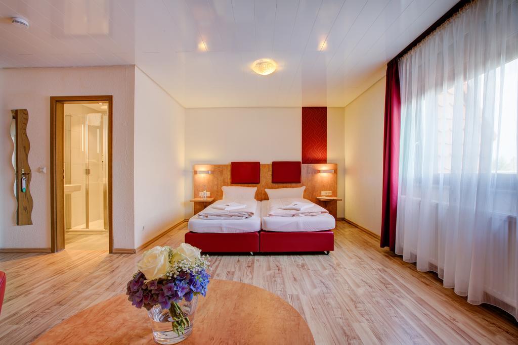 Landhotel Kueffner Pfedelbach Buitenkant foto